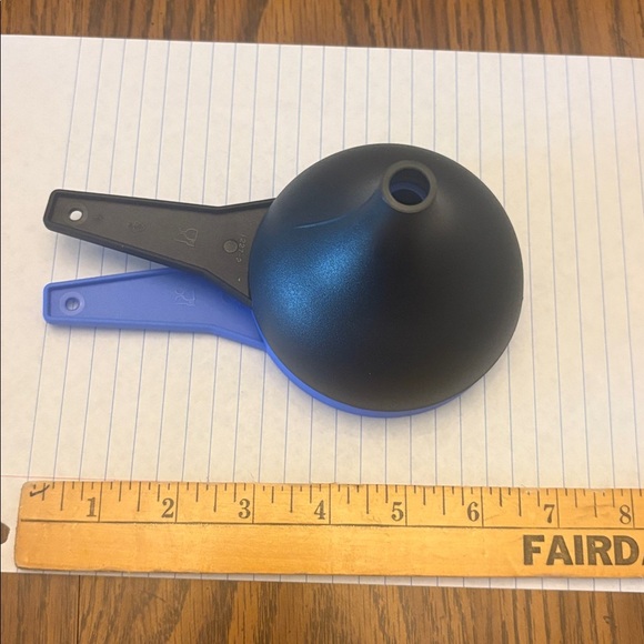 Tupperware Set of 2 Funnels - Brand New - Picture 2 of 8